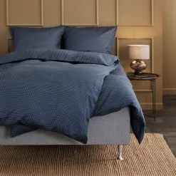 JYSK Påslakanset NIRA Satin 150x210 Mörkblå 7 JYSK Påslakanset NIRA Satin 150x210 Mörkblå -Sovrum affär 184793